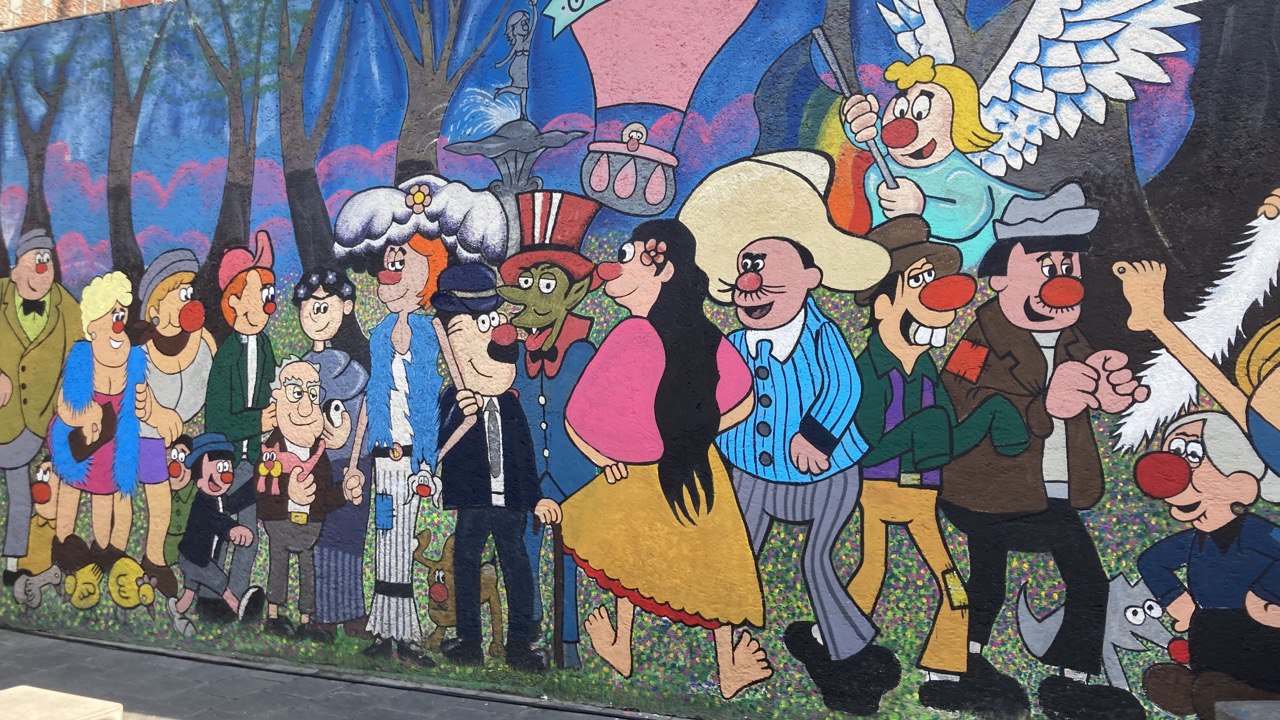Mural Familia Burrón (7).jpg
