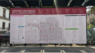 INAUGURAN AUTORIDADES CAPITALINAS MAPA TURÍSTICO DE GRAN FORMATO EN EL CENTRO HISTÓRICO